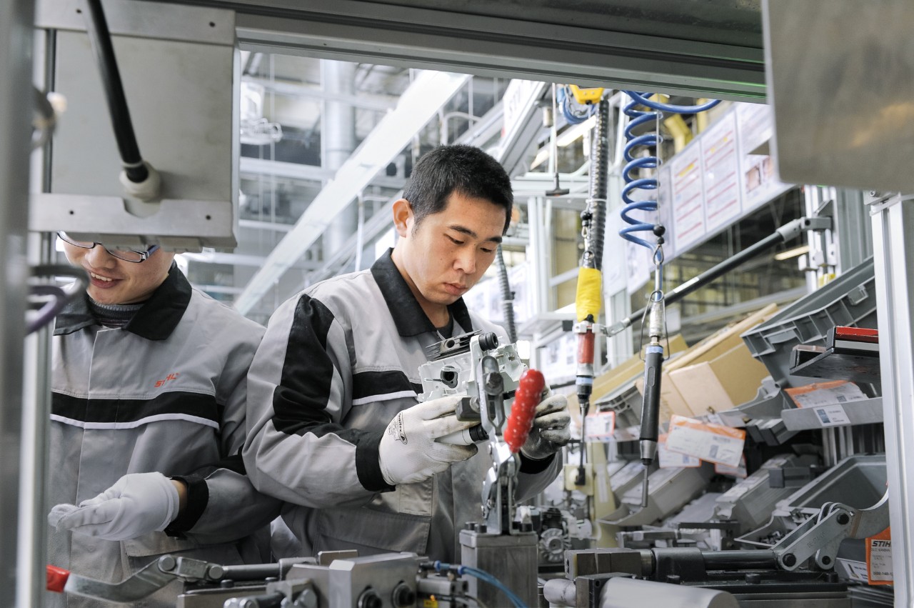 1.252 DIPENDENTI lavorano attualmente su un sito di quasi 65.000 metri quadrati di produzione e uffici.